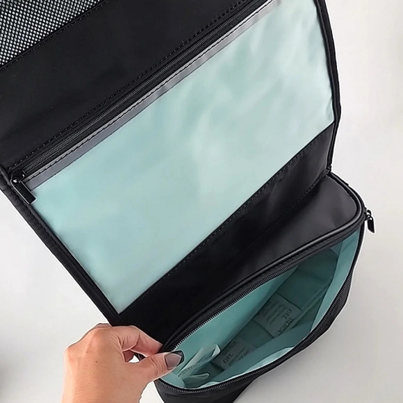 TRACKER Black Travel Foldover Hanging Carry Case Multi Compartments - Picture 8 of 14